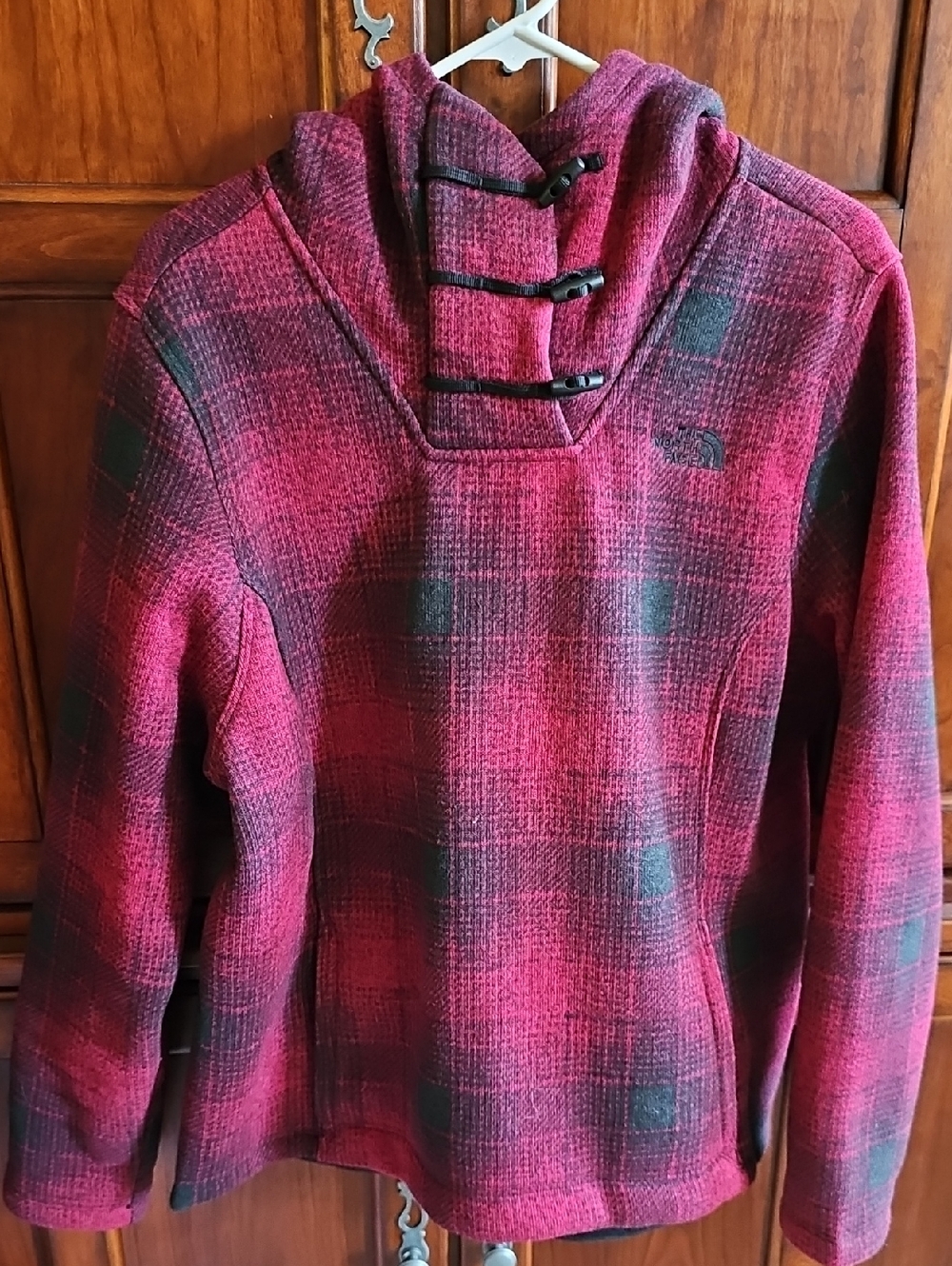 The North Face Women's Red Plaid Hooded Pullover Sweater Jacket